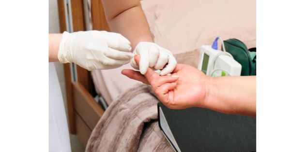 Intégrer la biologie délocalisée dans le suivi des patients sous AVK