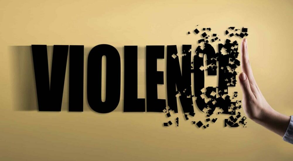 Main détruisant le mot violence