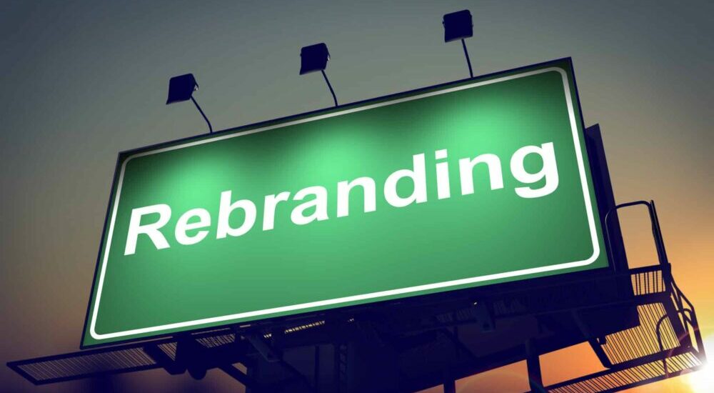 Panneau "rebranding"